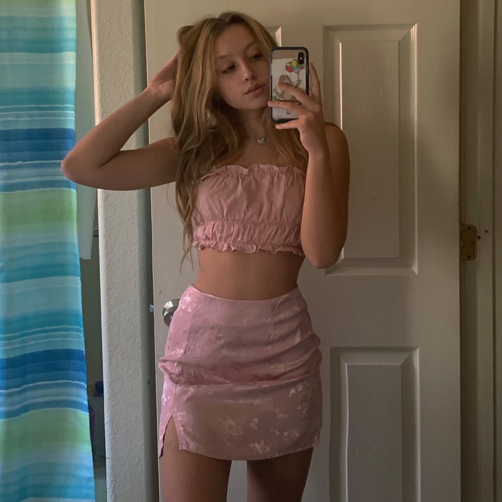 Silk Chinese looking print Skirt 🌸⛩